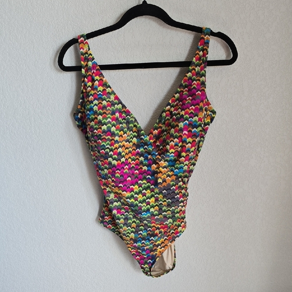 Gottex US 14 Multi-Color Chevron Zig Zag Lycra One Piece Swimsuit - Picture 1 of 3